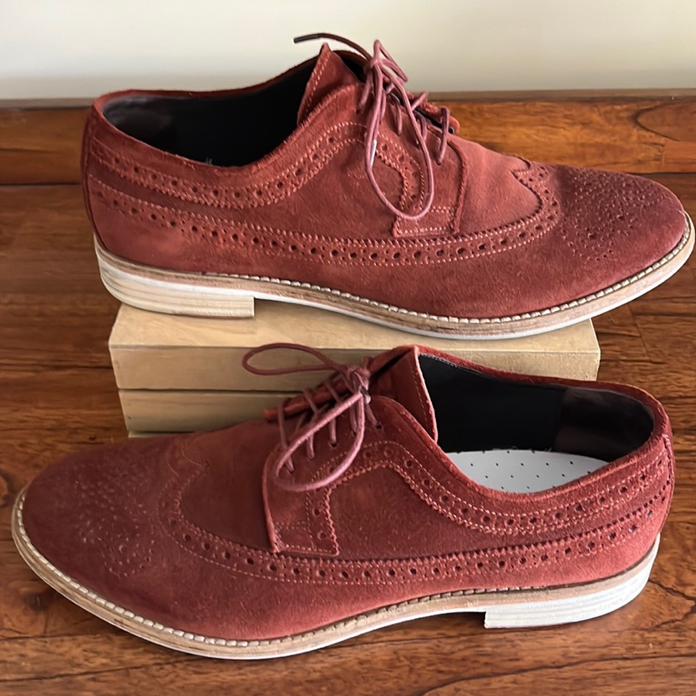 Hugo Boss Sz 11 suede oxfords.